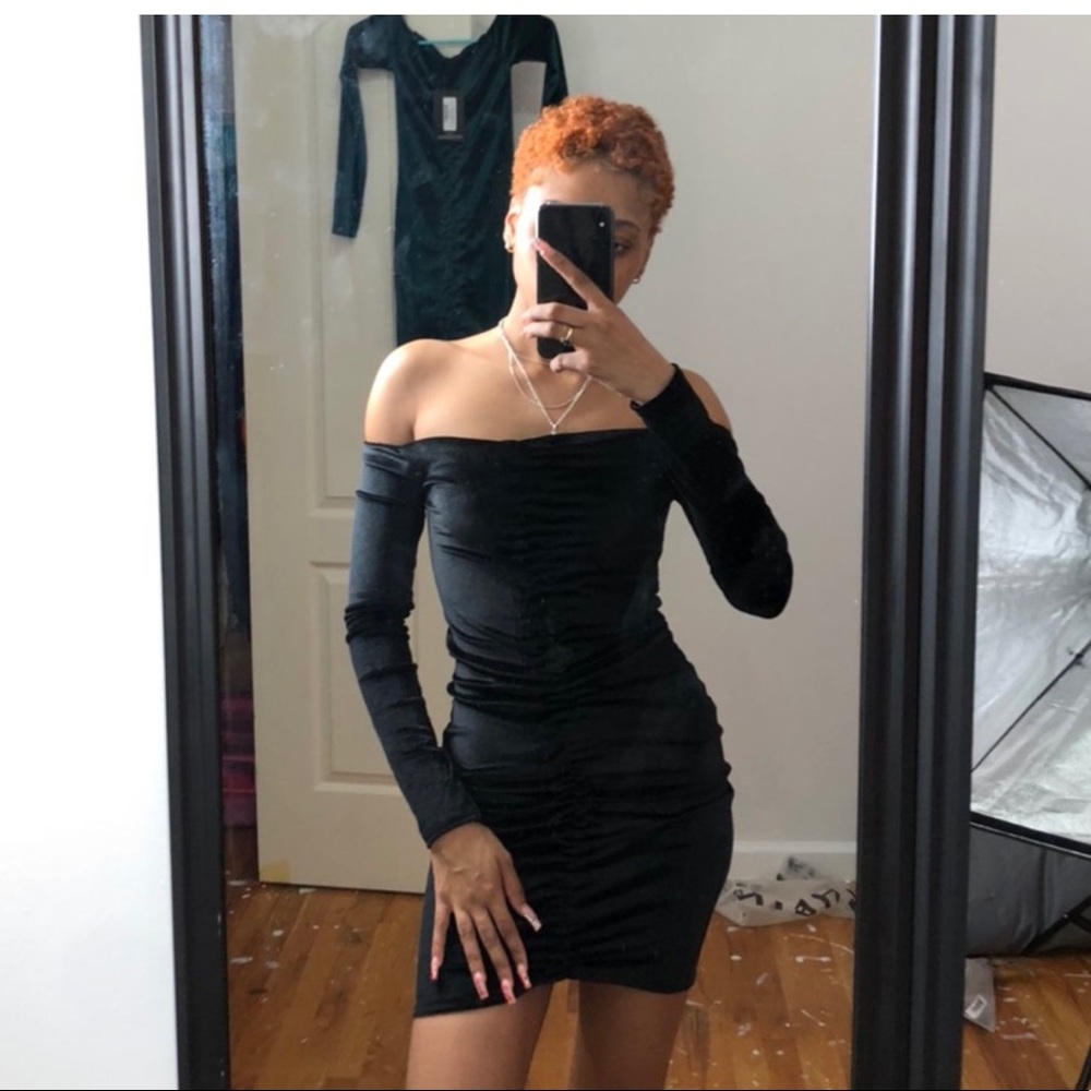 VELVET BLACK BODYCON DRESS